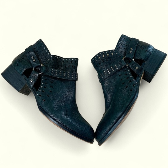 Vince Camuto Calley Elegant Black Ankle Boots